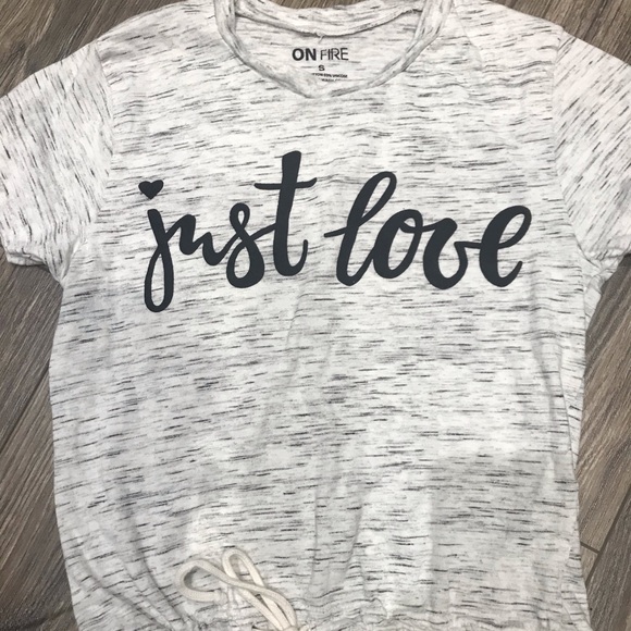 🔥CROP TOP🔥 - Picture 2 of 4